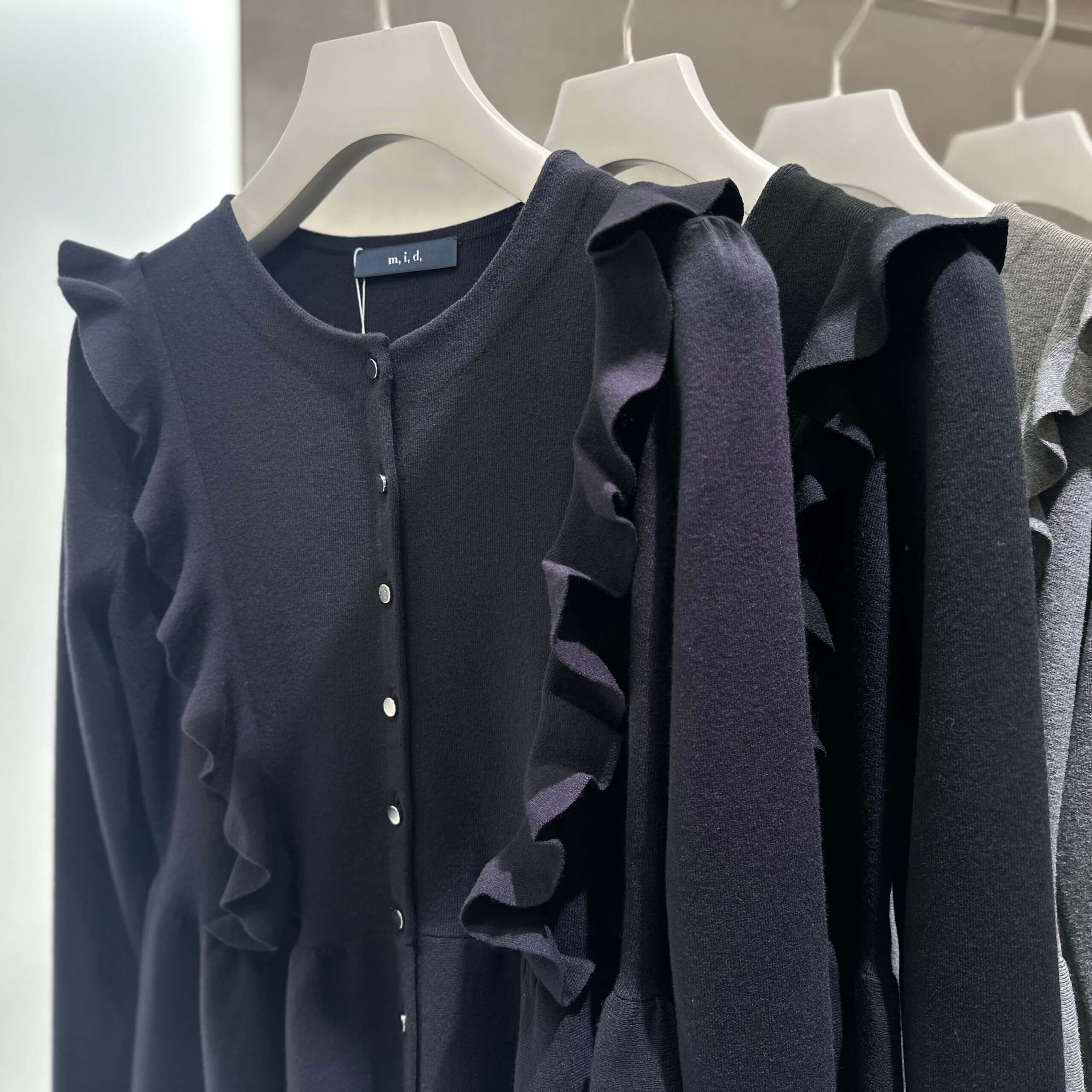 m,i,d, navy / 本日発売スタート！新宿店限定フリルペプラムシルエット