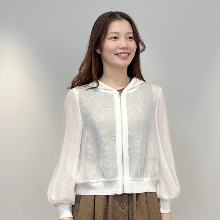 【美品】ギャザー切替フレアノースリーブブラウス　エムプルミエ ブレンヘイム 美品】ギャザー切替フレアノースリーブブラウス エムプルミエ