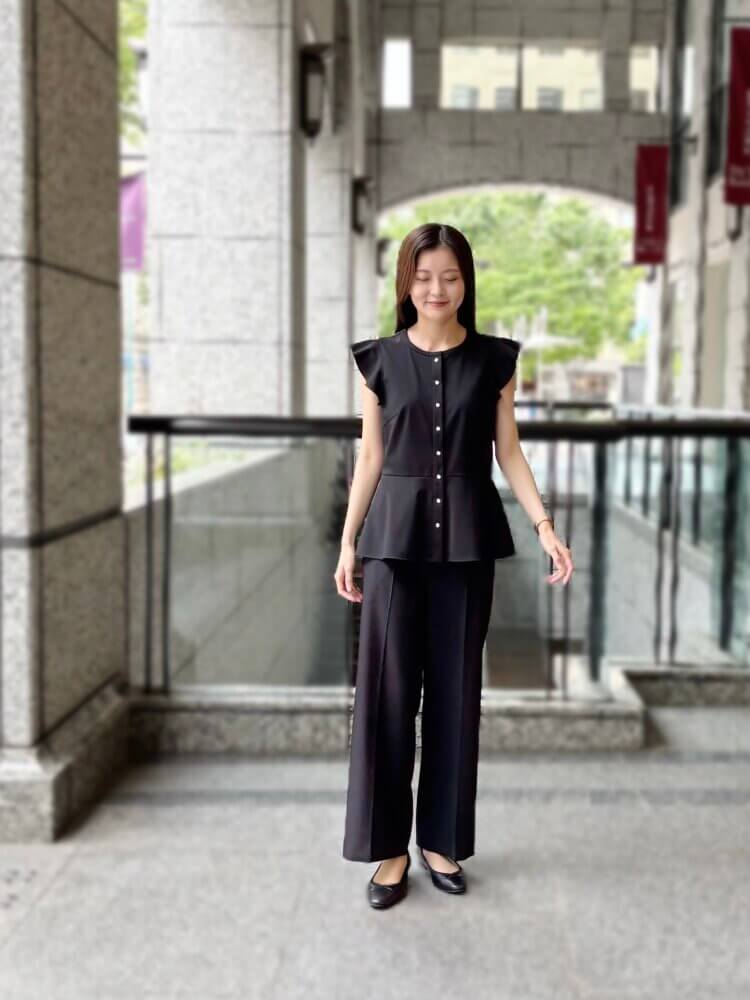 細見え叶う、ペプラムシルエットが美しい夏のブラックコーデ | m-i-d