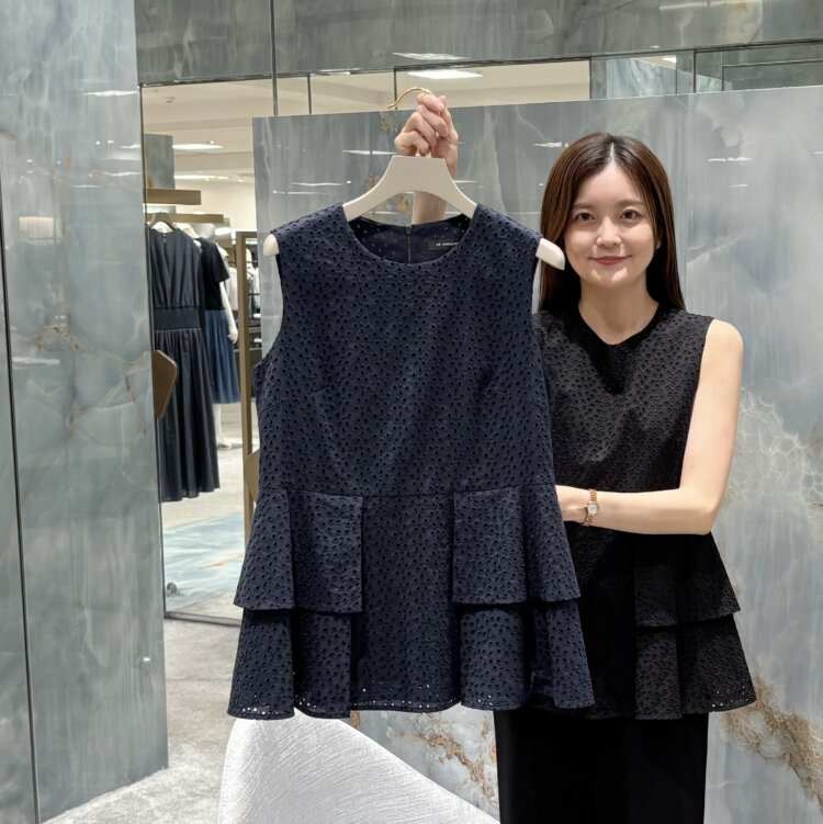 ポンチラッフルフリルスリーブコート＞はe-shoppingに来週入荷予定