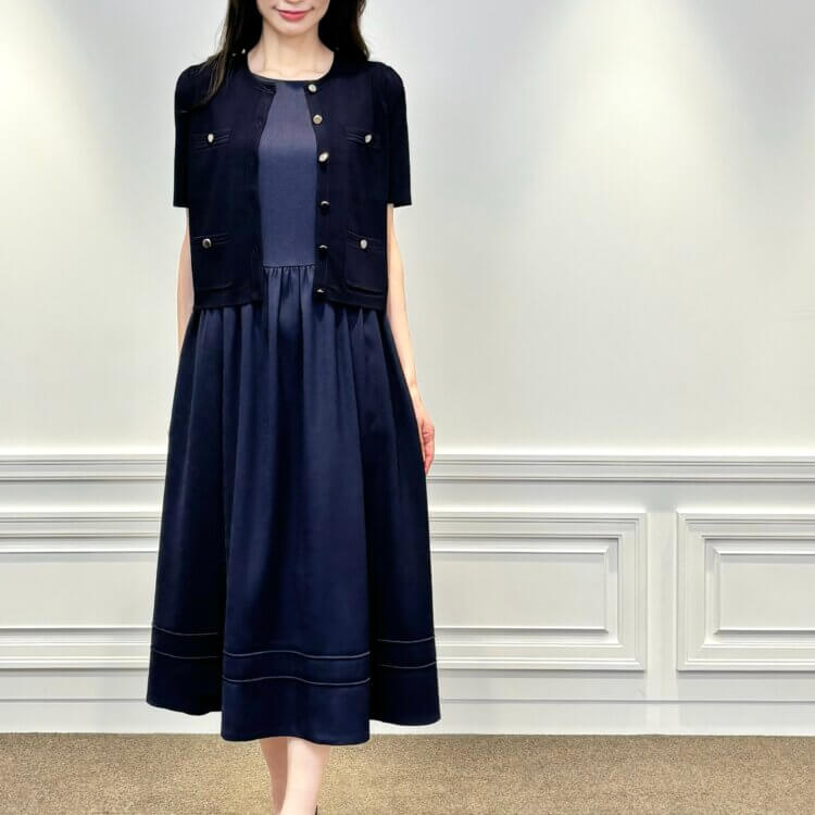 今週の人気アイテム＜Vネックパール付ツイードベスト＞の