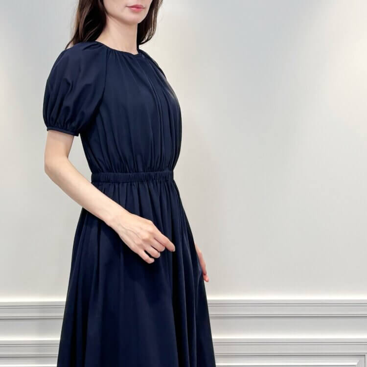 この秋はチュールレイヤードジップアップパーカーで大人こなれ
