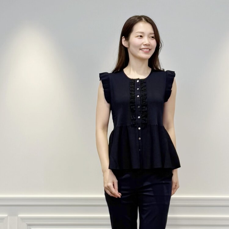 FEW ITEMS / < Vネック半袖ペプラムニット>のネイビーが残りわずか FEW ITEMS / < Vネック半袖ペプラムニット>のネイビーが残りわずか