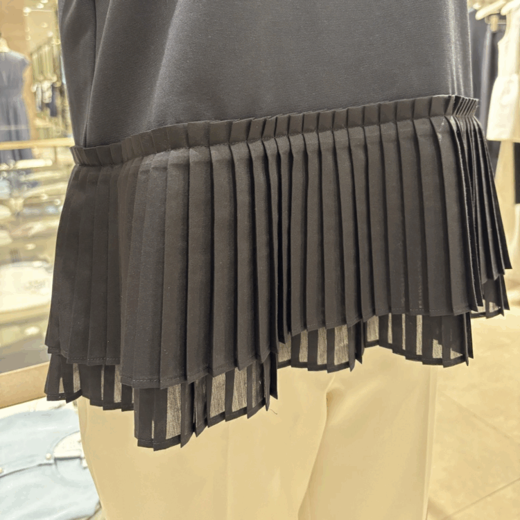 ポンチラッフルフリルスリーブコート＞はe-shoppingに来週入荷予定