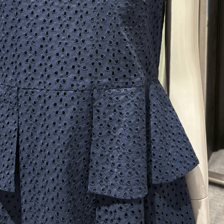 ポンチラッフルフリルスリーブコート＞はe-shoppingに来週入荷予定