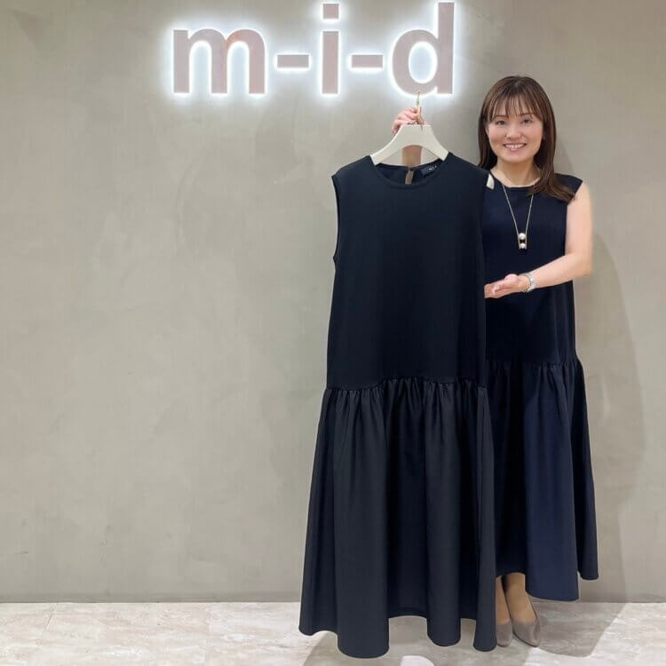 SALE】人気アイテム！＜ギャザーフリルネックブラウス＞をご紹介