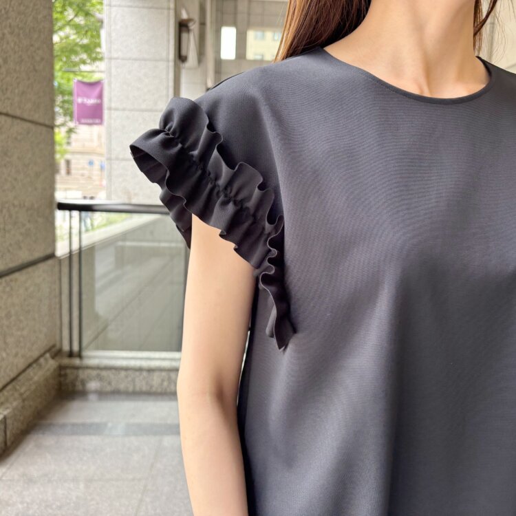 m,i,d, navy / ポンチフリルペプラムカットソーが入荷いたしました