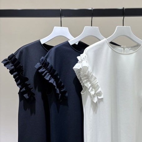 m,i,d, navy / ポンチフリルペプラムカットソーが入荷いたしました