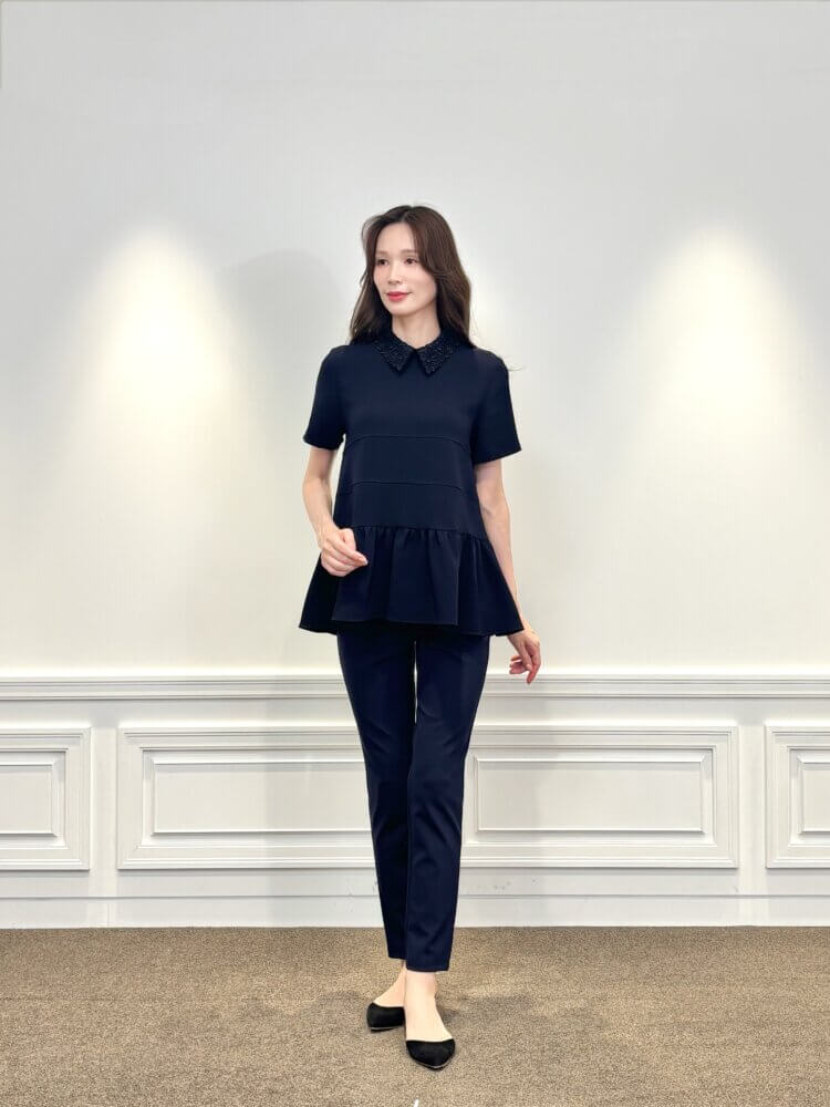 レース衿×高機能パンツで叶える、品格ネイビーコーデ | m-i-d | M