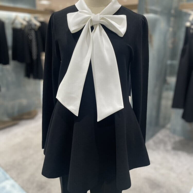 m,i,d, navy / フリルデザインカフペプラムニットジレが入荷いたしまし