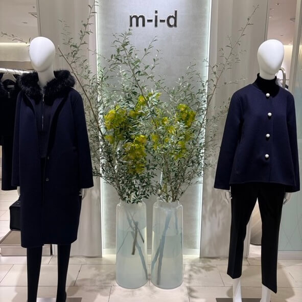 m,i,d, navy / まもなく発売スタート！パールボタンが華やかなペプラム